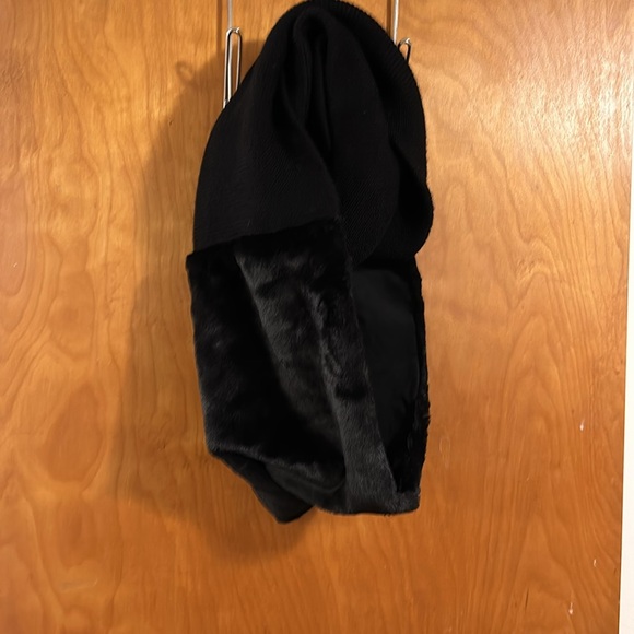 Banana Republic faux fur, suede lined, infinity, black scarf - Picture 2 of 4